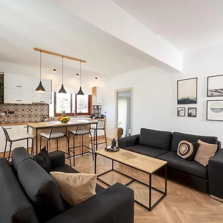Canyon 1 Elegant Vila